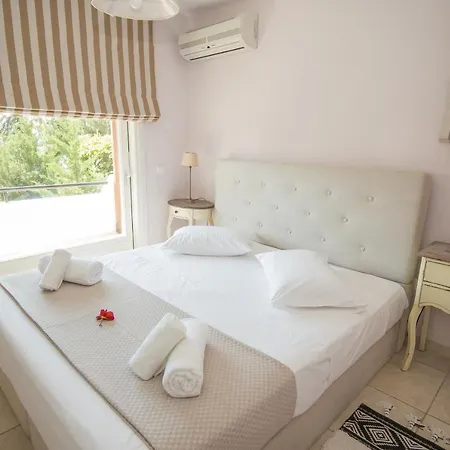 Dom wakacyjny Grand Bleu Beachfront House *