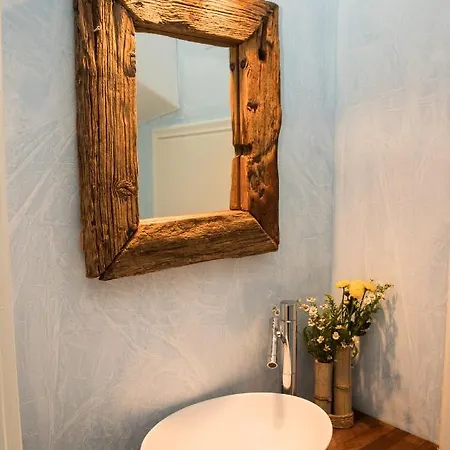 Dom wakacyjny Grand Bleu Beachfront House *