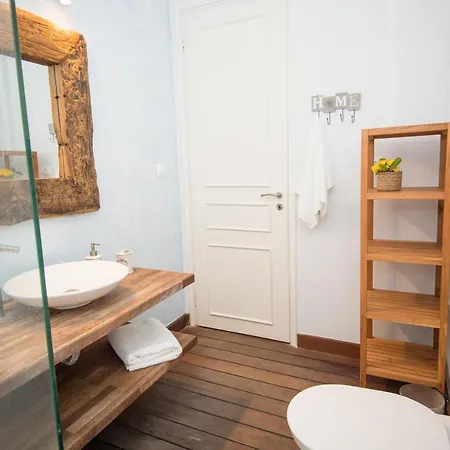 Dom wakacyjny Grand Bleu Beachfront House *