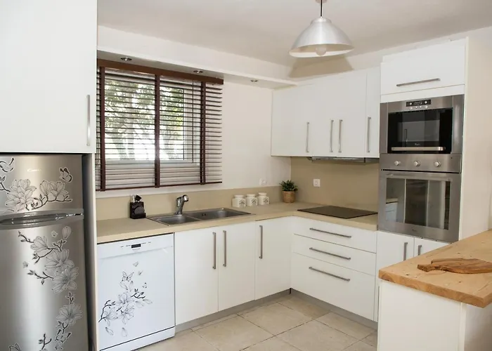 Grand Bleu Beachfront House Casa de Férias *